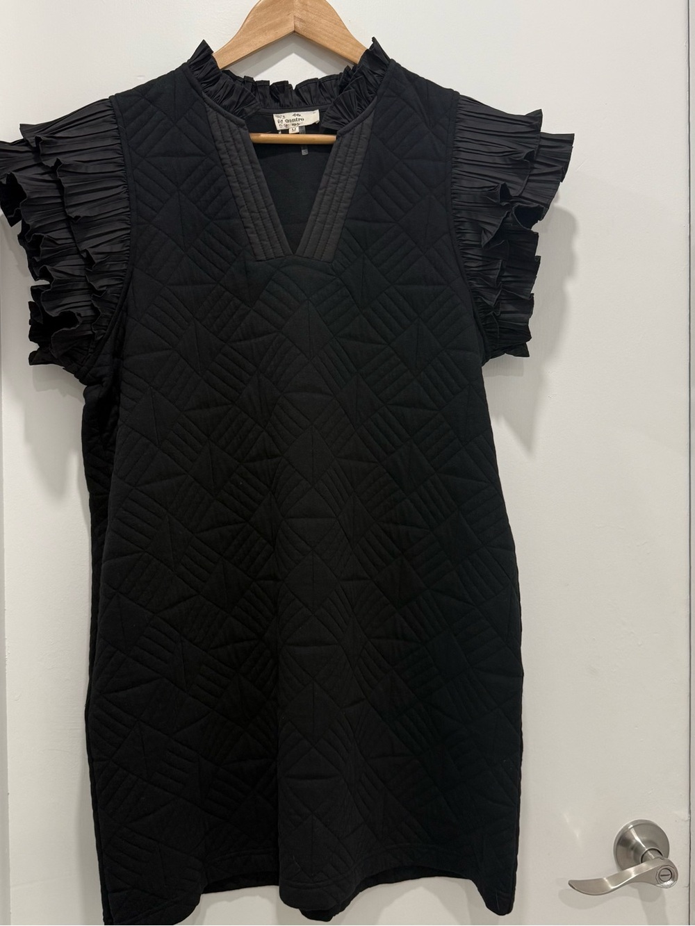 Entro Black Quilted Ruffle Sleeve Mini Dress M Geometric Shift